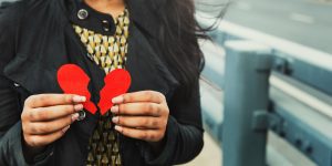 Rauhallinen hetki, jossa pohditaan vaihtoehtoja ja etsitään selkeyttä seuraaviin askeliin.