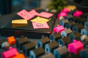 Taloja jotka merkattu, kuin vastuun merkiksi kuvassa