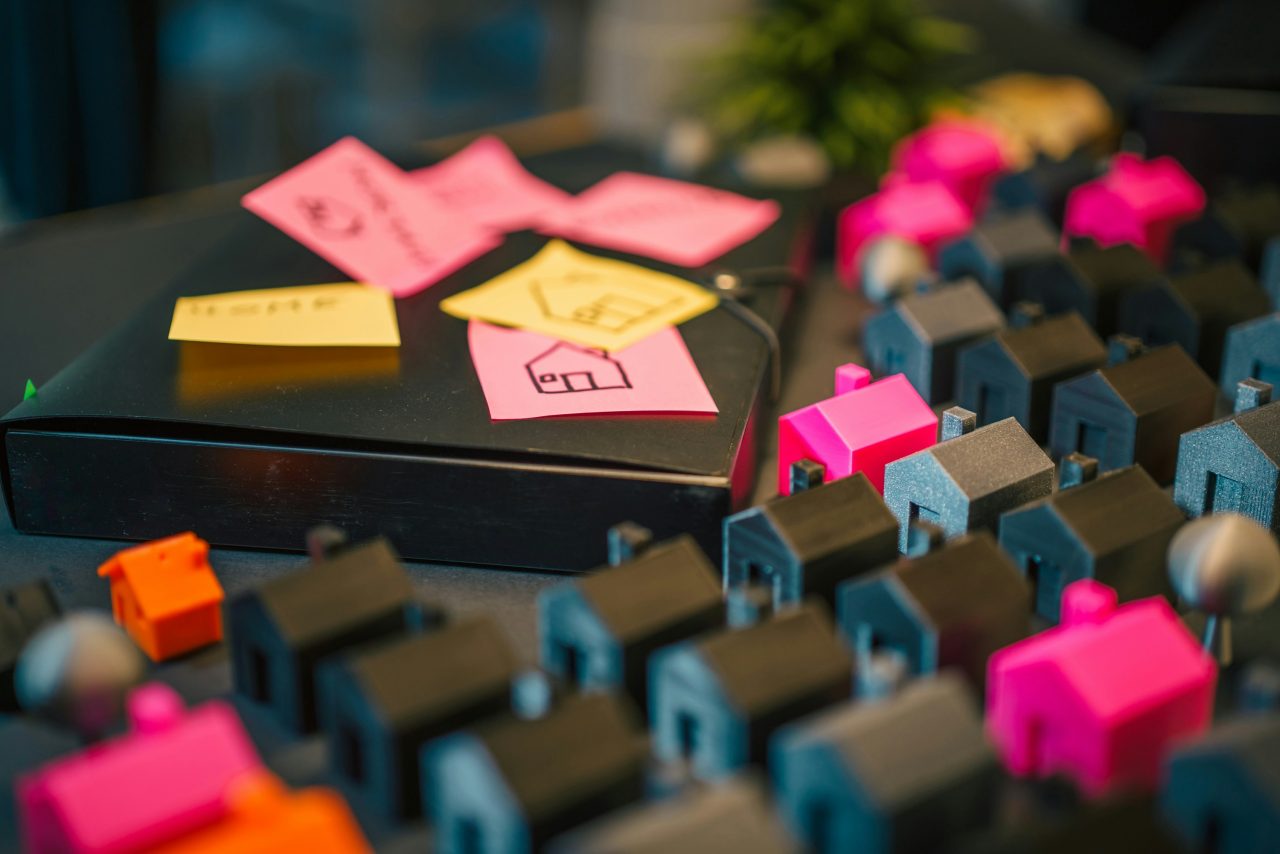 Taloja jotka merkattu, kuin vastuun merkiksi kuvassa