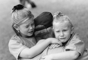 Rauhallinen kohtaaminen, jossa etsitään sopua ja selkeyttä vaikeaan elämäntilanteeseen